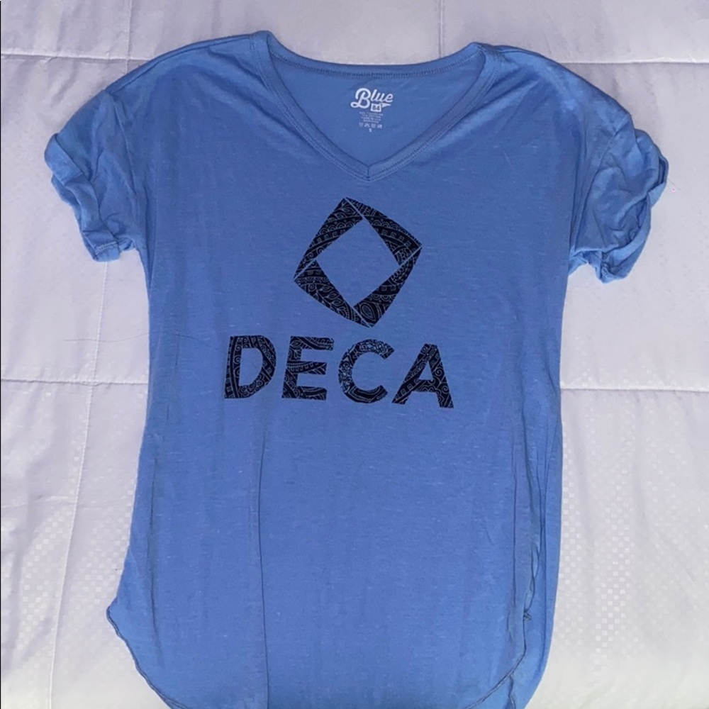 DECA V-neck